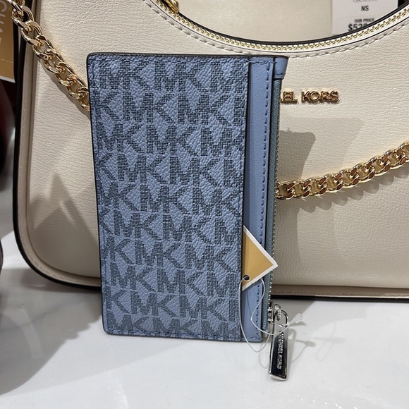 Michael Kors Jet Set Travel Medium Top Zip Card Case Wallet
Pale Blue 
NWT - Picture 2 of 16